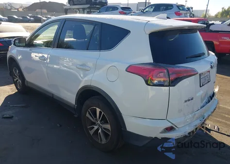 2017 Toyota Rav4 Xle z USA, uszkodzony, nr VIN JTMWFREV5HJ143436
